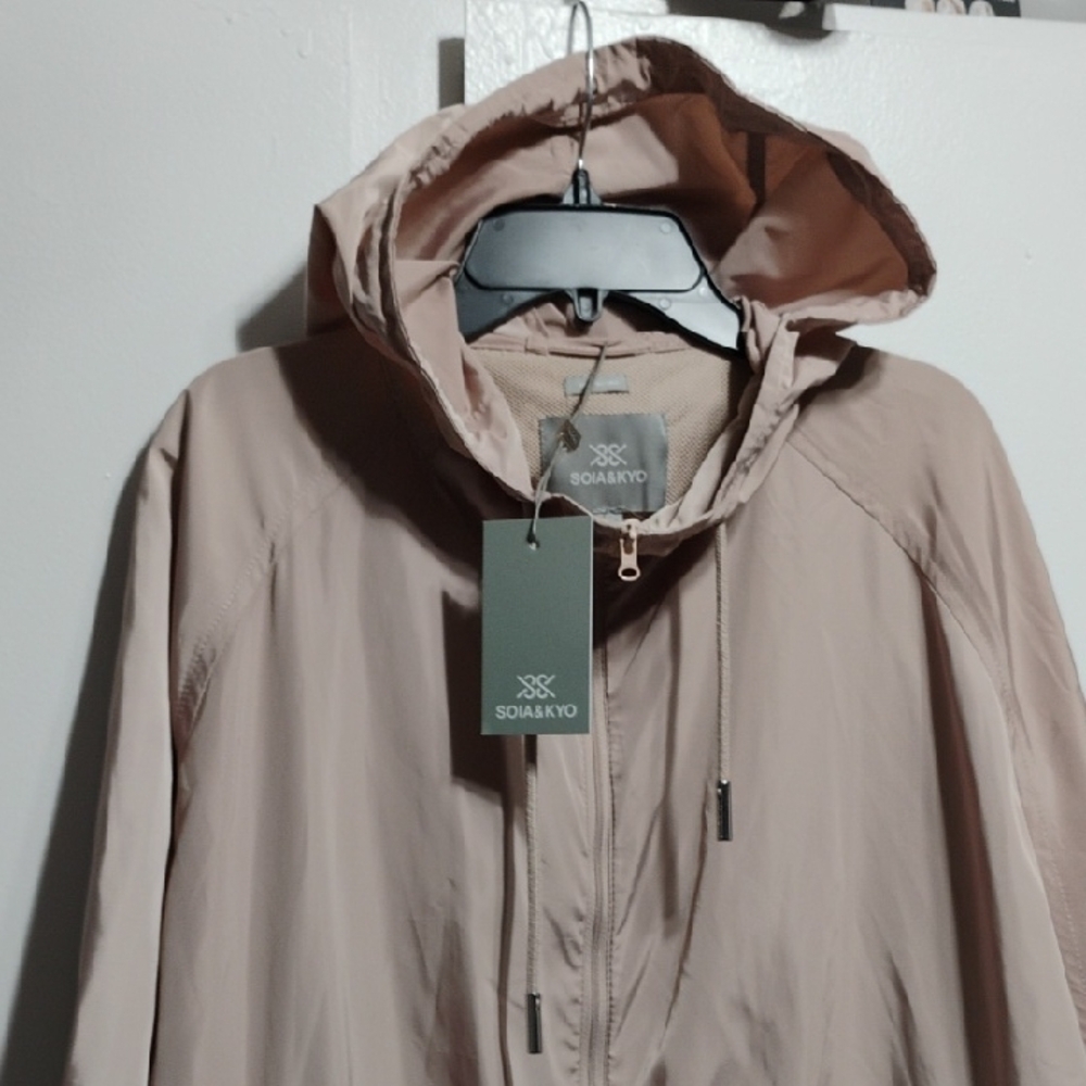 (A-71) SALE! NWT Soia & Kyo Oaklynn Light Tan Hooded Windbreaker Hi-lo Jacket - Picture 5 of 10
